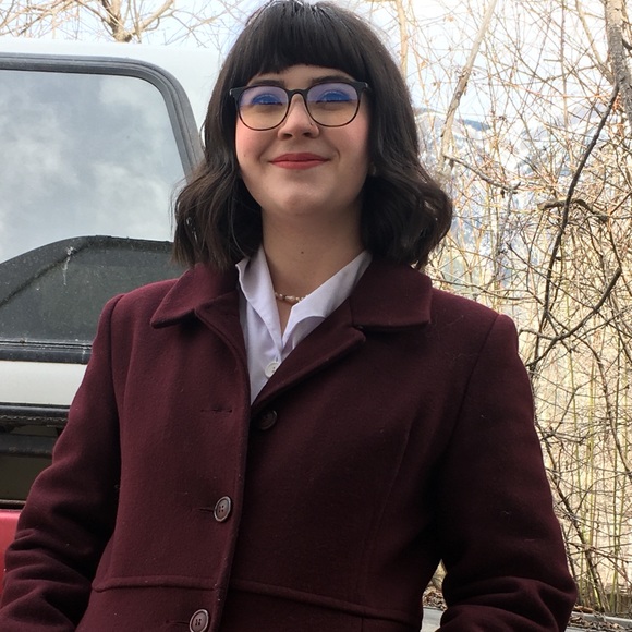 Meet your Posher, Rayanne! - Picture 1 of 3